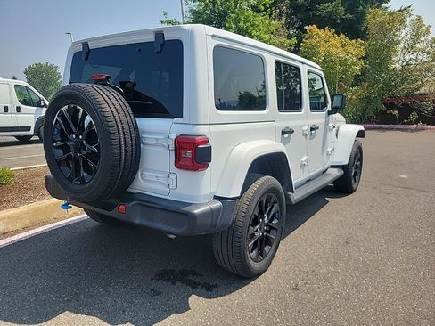 Used 2023 Jeep Wrangler Unlimited Sahara w/ Dual Top Group AWD/4WD image 5