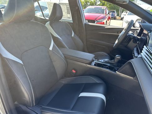 Used 2025 Toyota Camry SE FWD image 13