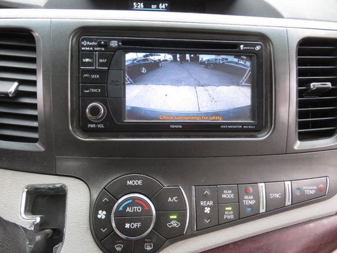 Used 2014 Toyota Sienna XLE image 20