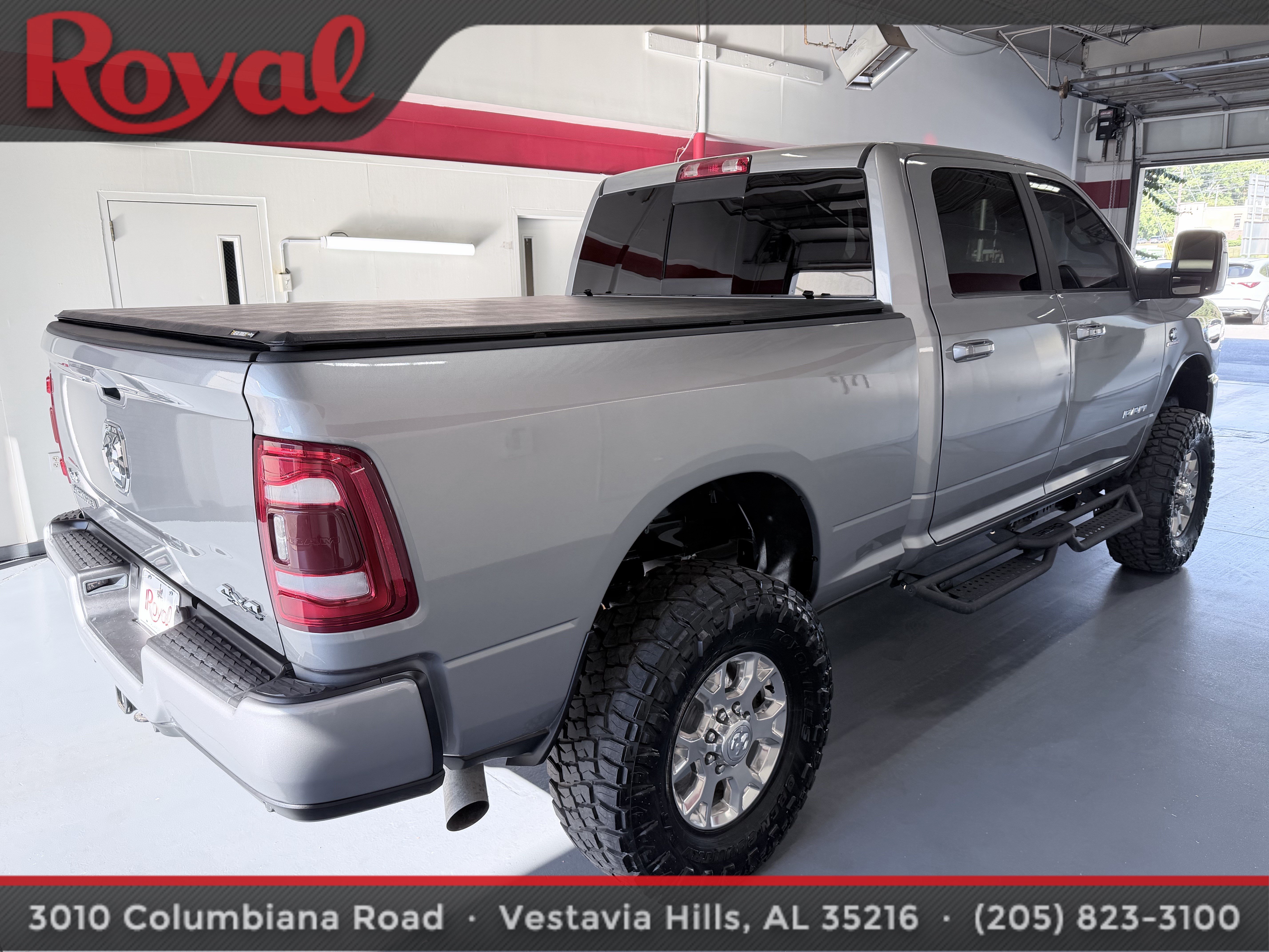 Used 2024 RAM 2500 Laramie AWD/4WD image 4