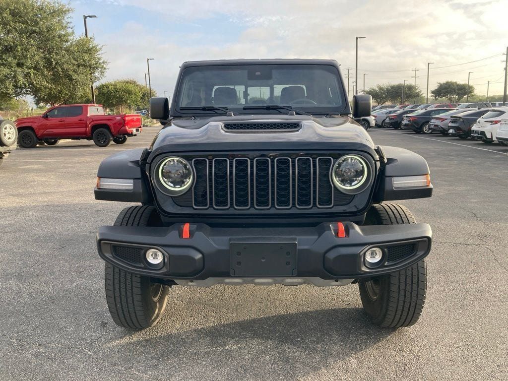 Used 2025 Jeep Gladiator Mojave w/ Convenience Group AWD/4WD image 2