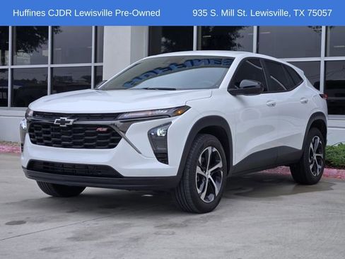 Used 2024 Chevrolet Trax RS w/ Driver Confidence Package FWD image 3