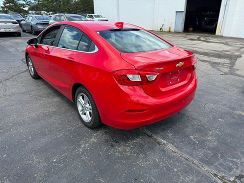 Used 2017 Chevrolet Cruze LT FWD image 2