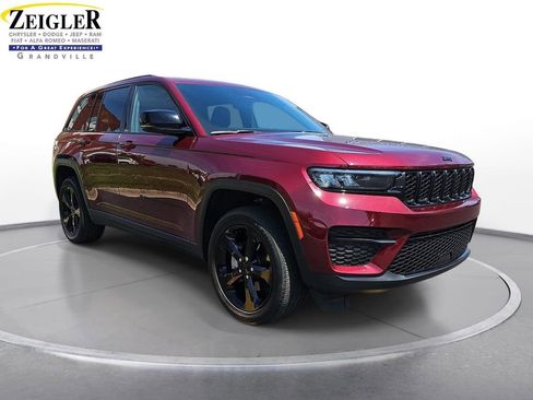 Certified 2023 Jeep Grand Cherokee Altitude AWD/4WD image 3