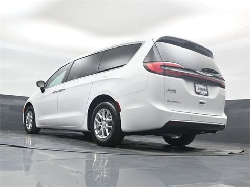 New 2026 Chrysler Pacifica Select image 43