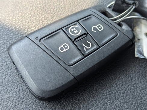 Used 2024 Volkswagen Taos SE image 29