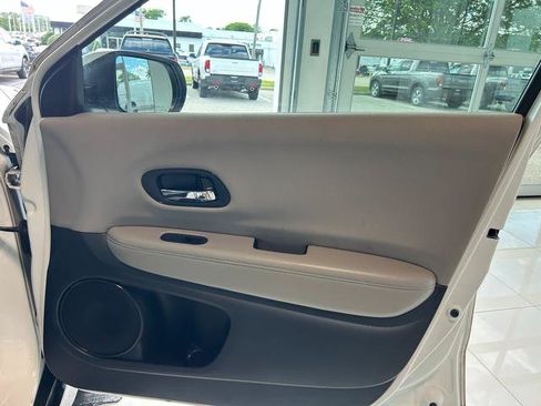 Used 2018 Honda HR-V LX image 24