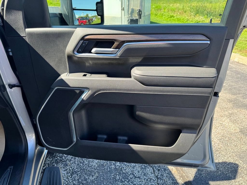 Used 2025 Chevrolet Silverado 2500 LT w/ Convenience Package AWD/4WD image 18