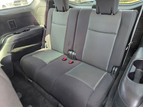 Used 2020 Nissan Pathfinder S image 30