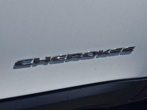 Used 2019 Jeep Cherokee Limited AWD/4WD image 32