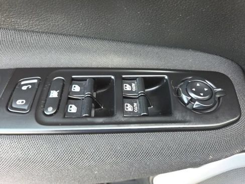 Used 2020 Jeep Renegade Latitude FWD image 28