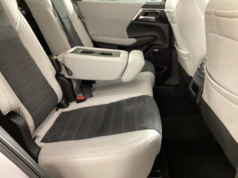 Used 2025 Mitsubishi Outlander SE FWD image 27