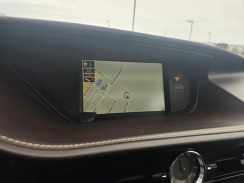 Used 2018 Lexus ES 350 w/ Navigation System Package image 27
