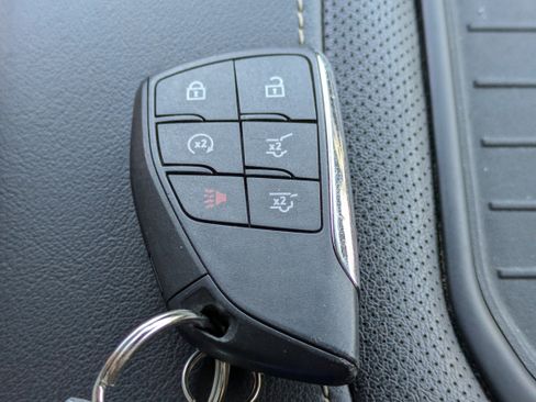 Used 2023 GMC Yukon SLT image 35