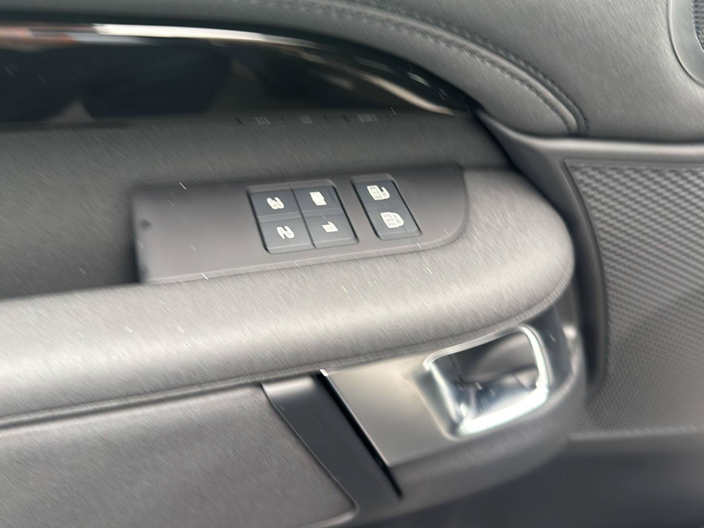 New 2026 Land Rover Discovery S AWD/4WD image 27