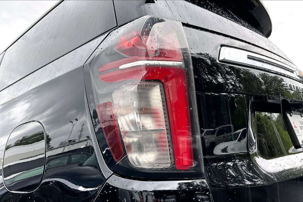Used 2024 Chevrolet Suburban Premier AWD/4WD image 21