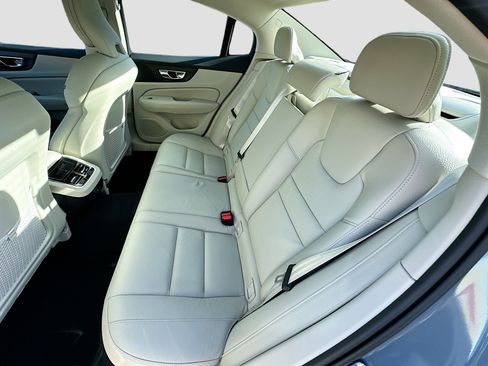 Used 2022 Volvo S60 B5 Inscription image 25