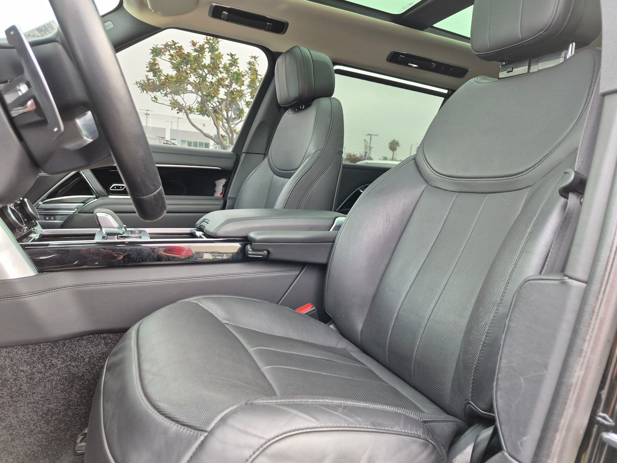 Used 2023 Land Rover Range Rover Long Wheelbase SE AWD/4WD image 19