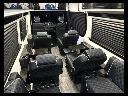 Used 2024 Mercedes-Benz Sprinter 3500 image 40