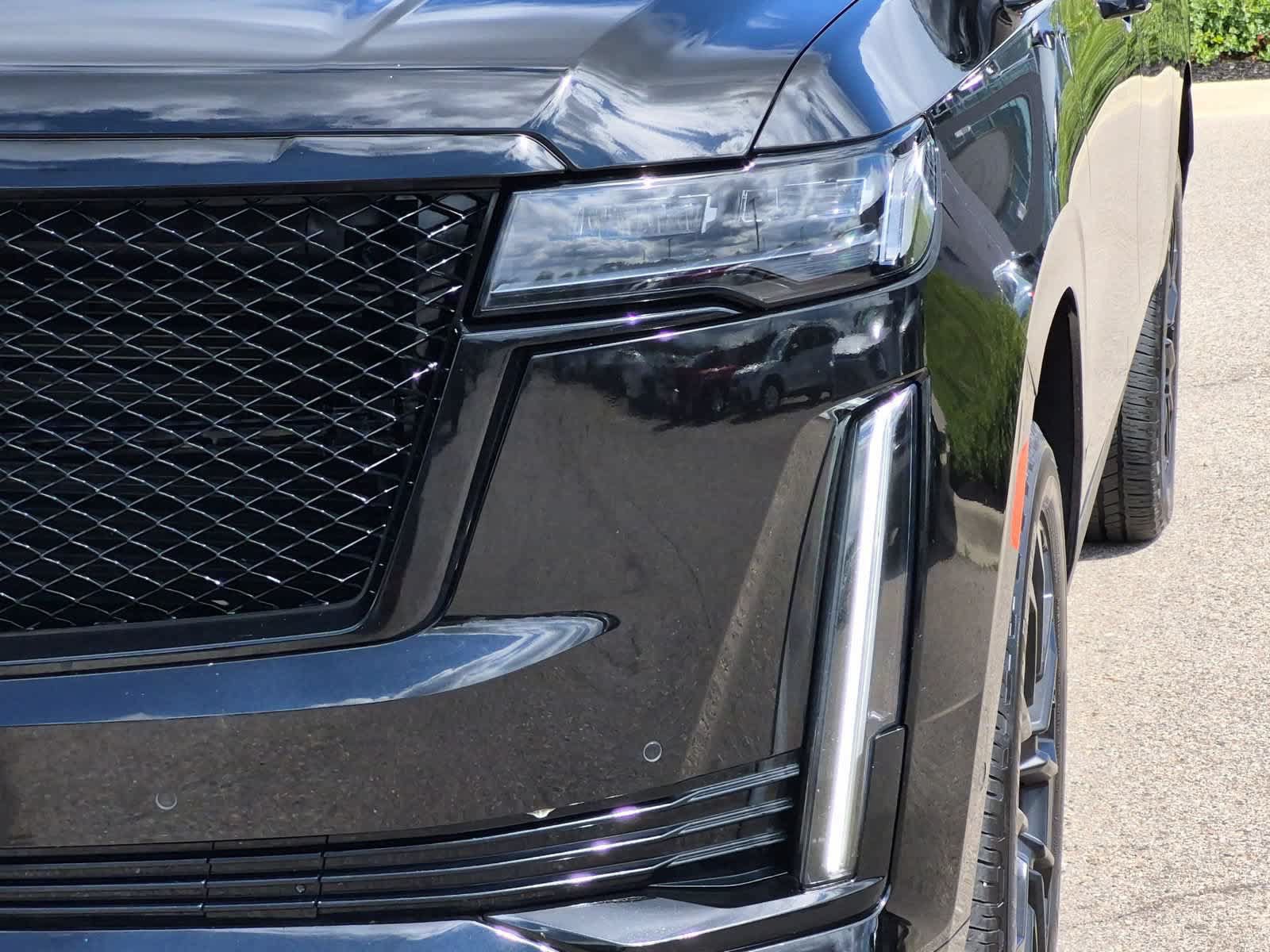 Used 2022 Cadillac Escalade ESV Sport w/ Touring Package AWD/4WD image 11