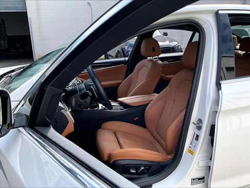 Used 2023 BMW 530i w/ Convenience Package image 26
