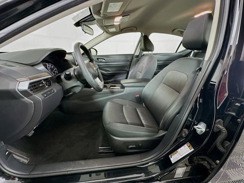 Used 2025 Nissan Altima 2.5 SV image 13