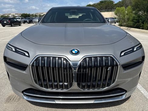 Used 2024 BMW i7 xDrive60 AWD/4WD image 2