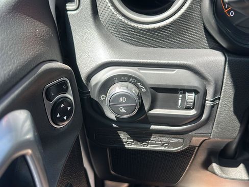 Used 2024 Jeep Gladiator Rubicon w/ Technology Group AWD/4WD image 23