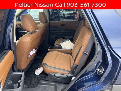 Certified 2025 Nissan Pathfinder Platinum FWD image 21