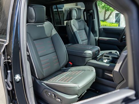 New 2026 GMC Yukon XL AT4 Ultimate AWD/4WD image 9