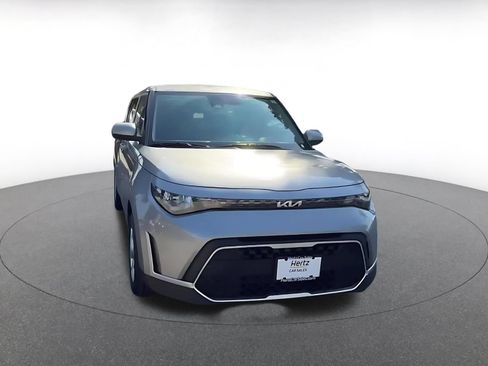 Used 2025 Kia Soul LX w/ LX Technology Package FWD image 4