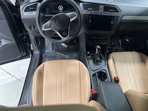Used 2023 Volkswagen Tiguan SE w/ Panoramic Sunroof Package FWD image 14