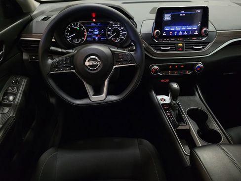 Used 2025 Nissan Altima 2.5 SV FWD image 22