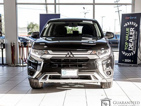 Used 2020 Mitsubishi Outlander ES FWD image 2