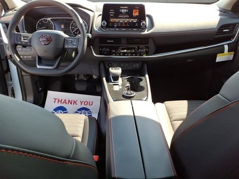 New 2026 Nissan Pathfinder Platinum FWD image 12