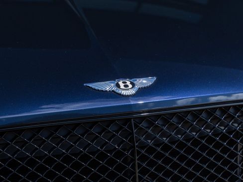 Used 2023 Bentley Bentayga AWD/4WD image 17