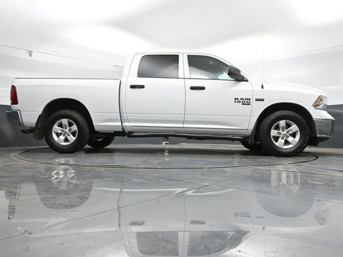 Used 2022 RAM 1500 Classic SLT AWD/4WD image 40