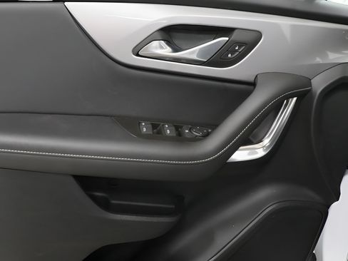 Used 2025 Chevrolet Blazer LT AWD/4WD image 19