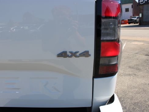 Certified 2025 Nissan Frontier SV AWD/4WD image 30