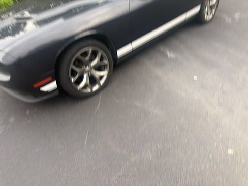 Used 2017 Dodge Challenger SXT RWD image 2
