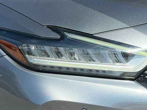 Used 2019 Nissan Maxima SR w/ Premium Package FWD image 4
