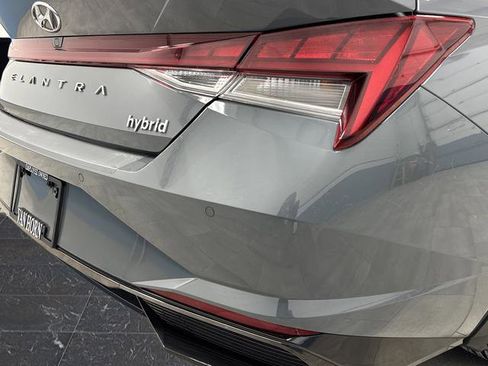 Used 2023 Hyundai Elantra Limited image 32