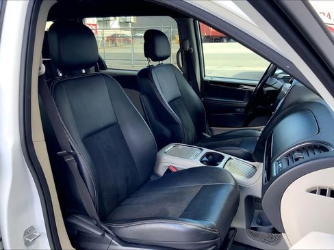 Used 2019 Dodge Grand Caravan SXT FWD image 13