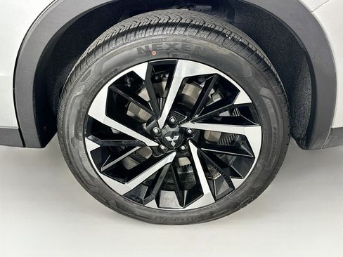 Used 2024 Mitsubishi Outlander SE image 11