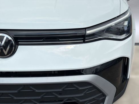 New 2026 Volkswagen Taos SE FWD image 11