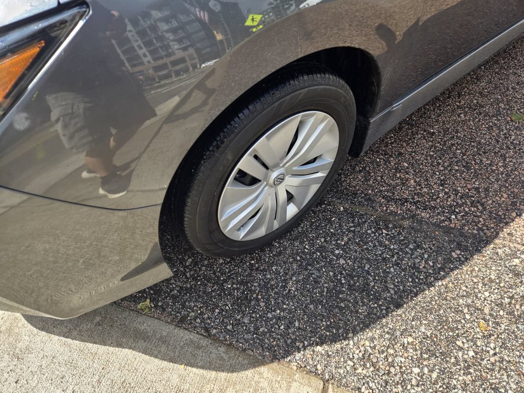 Used 2025 Nissan Leaf S FWD image 5