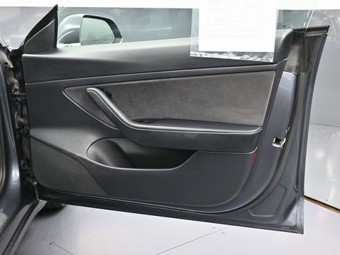 Used 2020 Tesla Model 3 Standard Range Plus image 37