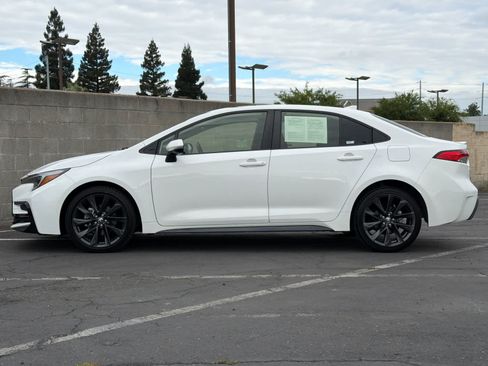 Used 2024 Toyota Corolla SE w/ SE Premium Package FWD image 9