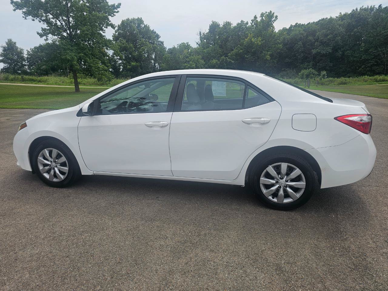 Used 2015 Toyota Corolla LE FWD image 8
