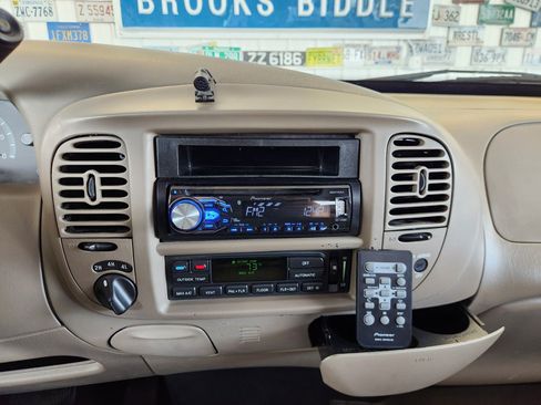 Used 2003 Ford F150 Lariat AWD/4WD image 8